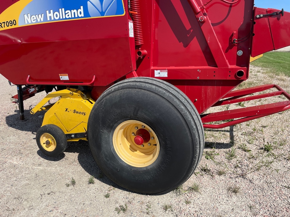 2010 NEW HOLLAND BR7090 - 006536