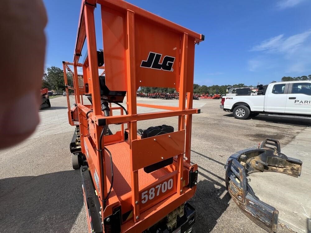 JLG ES1330L - 0101E024424